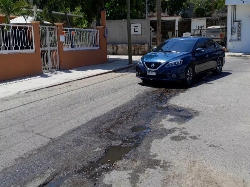 CONTINUA OOMSAPAS REALIZANDO OBRAS DE BACHEO TRAS FUGAS