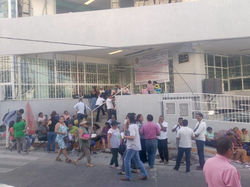Continúa paro de trabajadores del TSJ en Guerrero