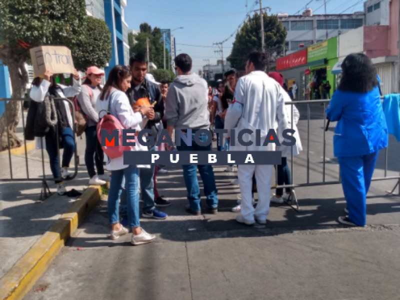 Continúa paro pacífico de estudiantes de medicina de BUAP