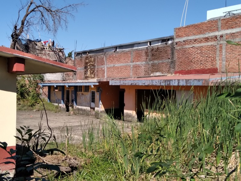 Continúa problemas de contaminación por aguas negras en escuela zamorana 