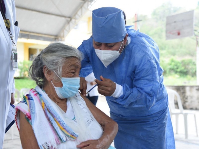 Continúa proceso de vacunación en Orizaba y Chalma