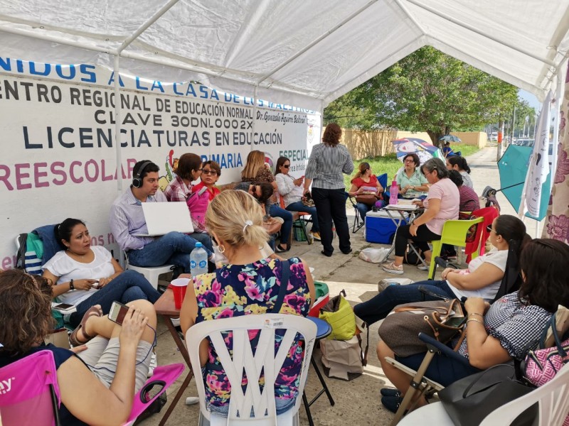 Continúa protesta por trabajadores del CREN