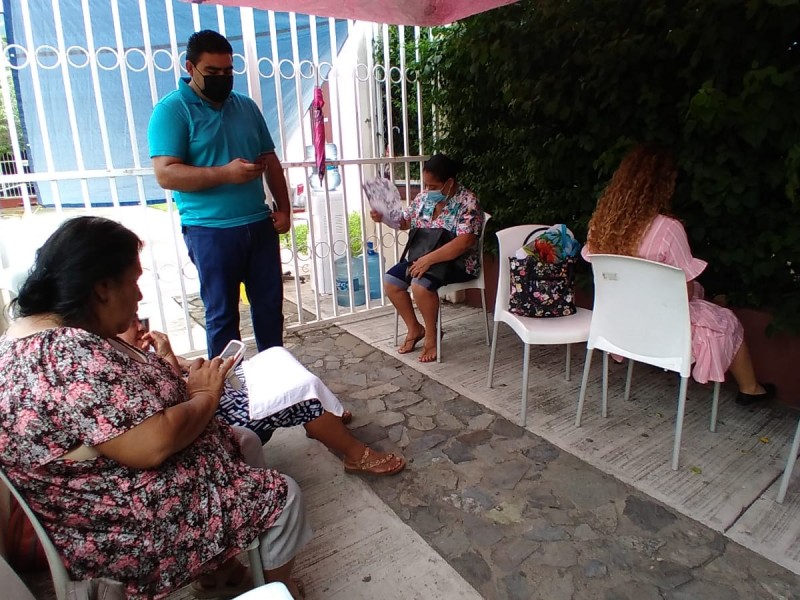 Continúa toma de oficinas estatales en La Unión y Zihuatanejo