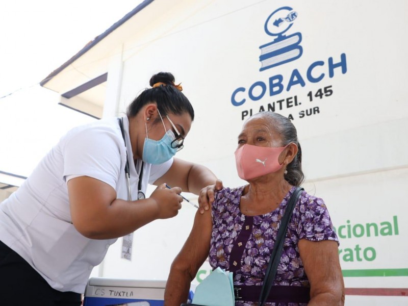 Continúa Vacunación Anti COVID en adultos mayores