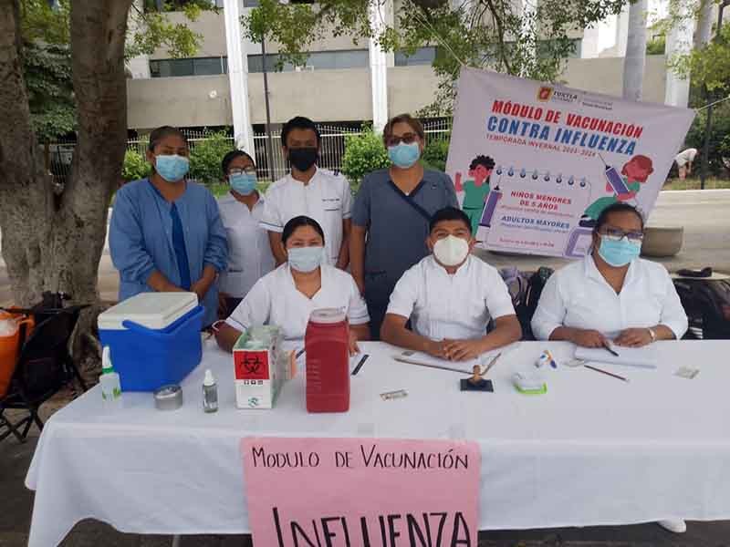 Continúa vacunación contra Influenza y Covid-19 en Tuxtla