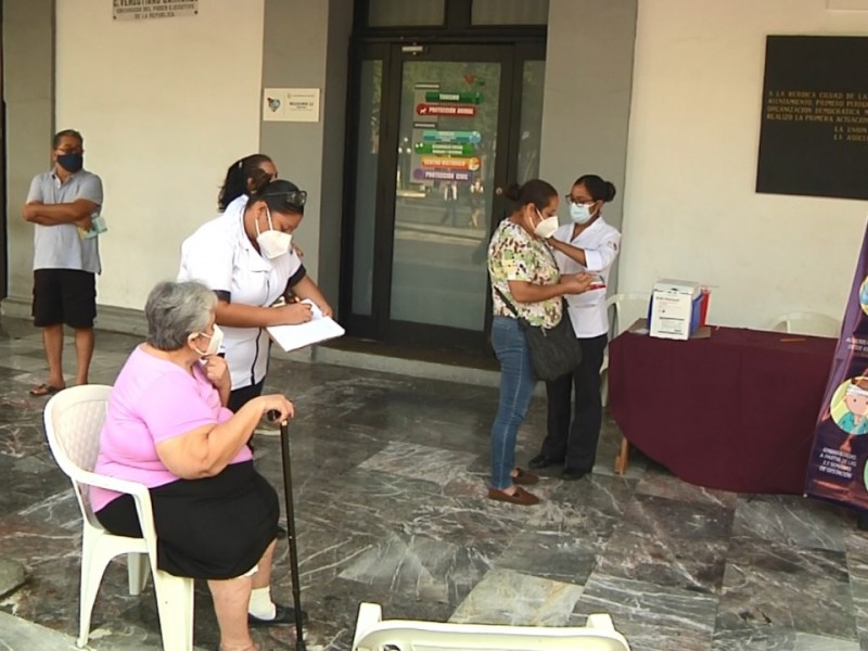 Continúa vacunación contra la influenza en Veracruz