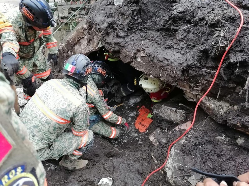 Continúan 5 personas desaparecidas tras derrumbe en Jilotzingo