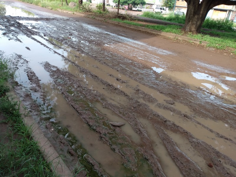 Continúan a la espera de pavimentación en la avenida Sol