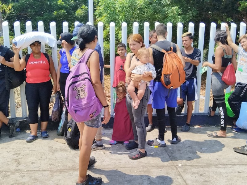 Continúan aglomeraciones en Tapachula para obtener FMM