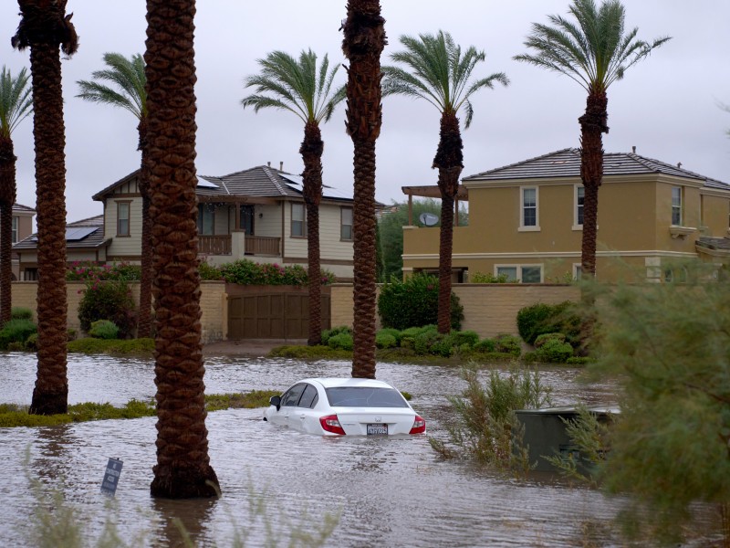 Continúan alertas de inundaciones catastróficas en California por 
