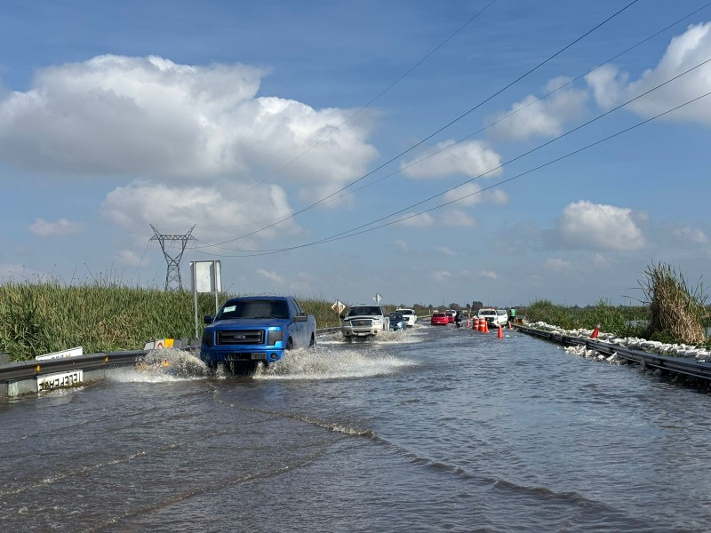 Continúan anegaciones en autopista Lerma-Tenango del Valle