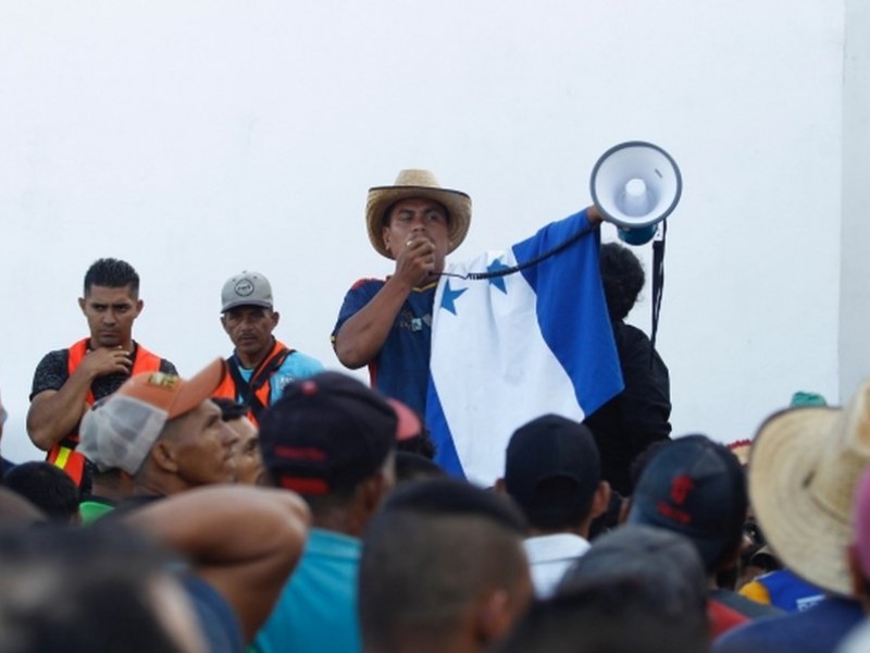 Continúan atendiendo migrantes en Sayula