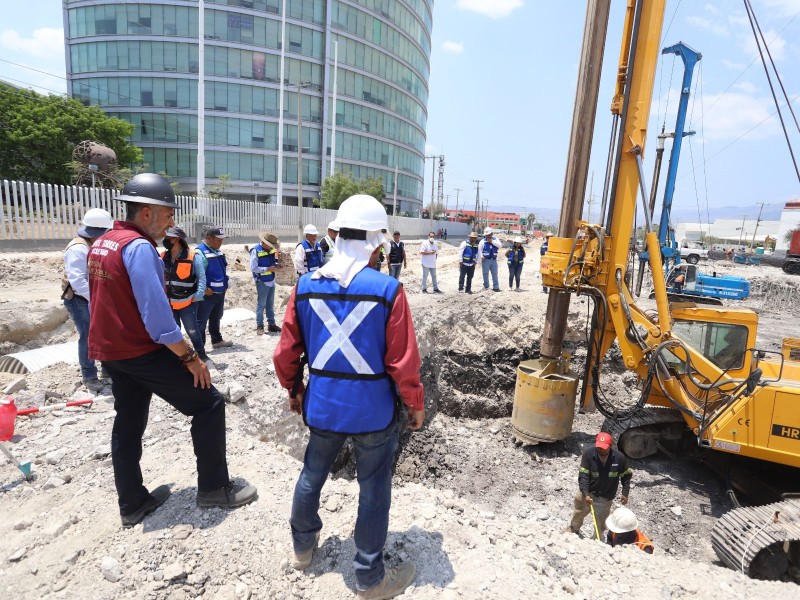 Continúan avances de la obra del paso a desnivel