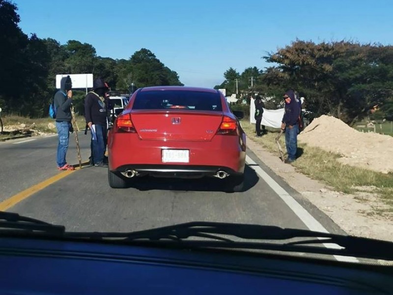 Continúan bloqueos carreteros en Chiapas en la impunidad