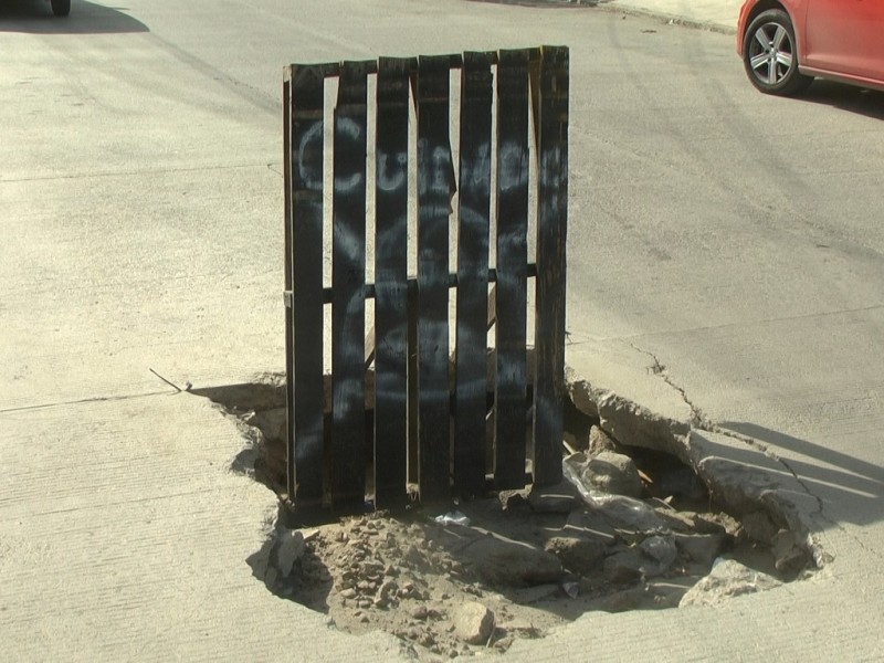 Continúan calles de CSL en mal estado