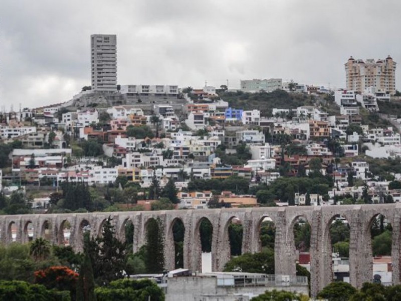 Continúan cielos nublados en la capital queretana