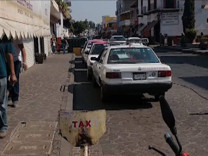 Continúan con baja clientela taxistas jiquilpenses