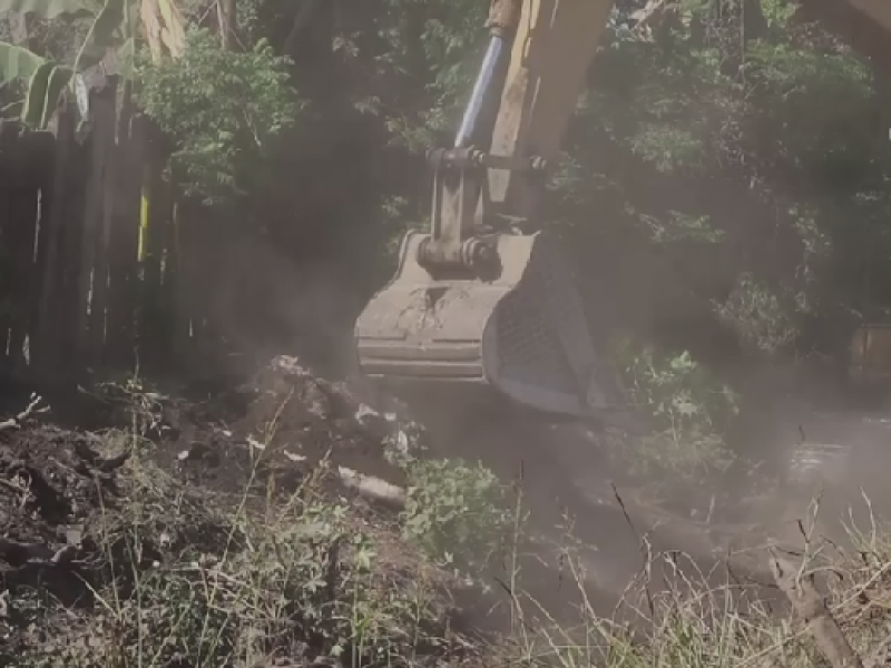 Continúan con limpieza de drenes pluviales en Tecomán