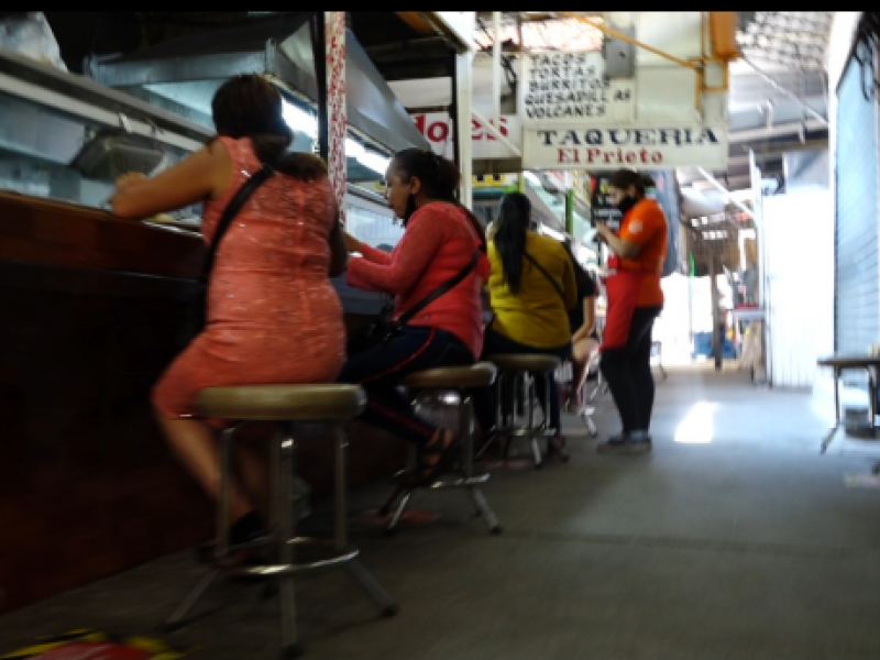 Continúan consumiendo comida en los locales del mercado Tomasa Esteves
