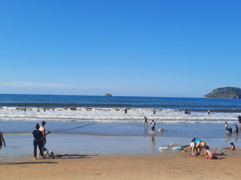 Continúan contratiempos en playas nayaritas, 5 menos arrastrados y rescatados