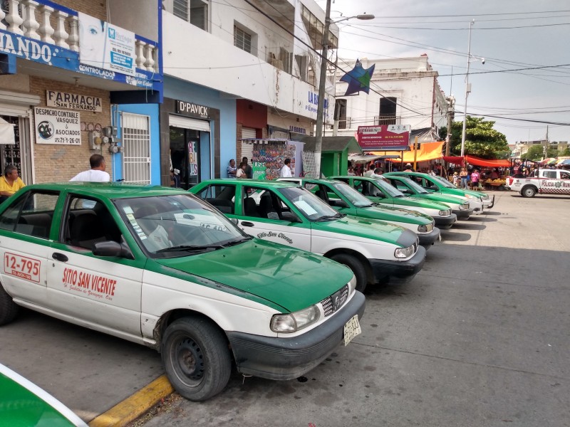 Continúan demandando operativos contra taxis irregulares
