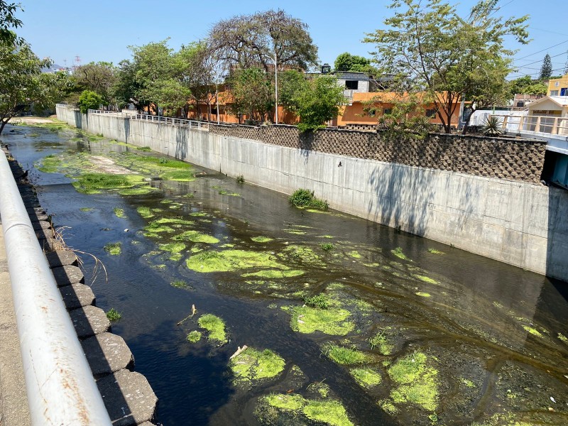 Continúan descargas clandestinas en Río Sabinal