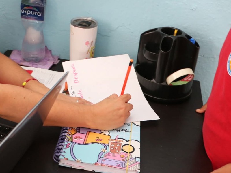 Continuan docentes de BCS sin fecha concreta de entrega de plazas
