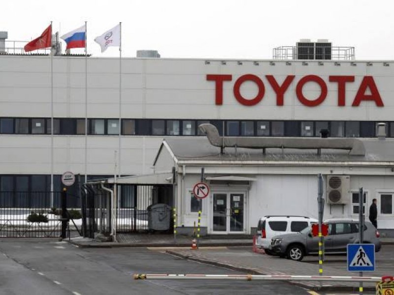 Continúan empresas saliendo de Rusia, ahora será Toyota