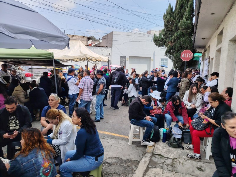 Continúan en lucha trabajadores de salud por falta de pagos