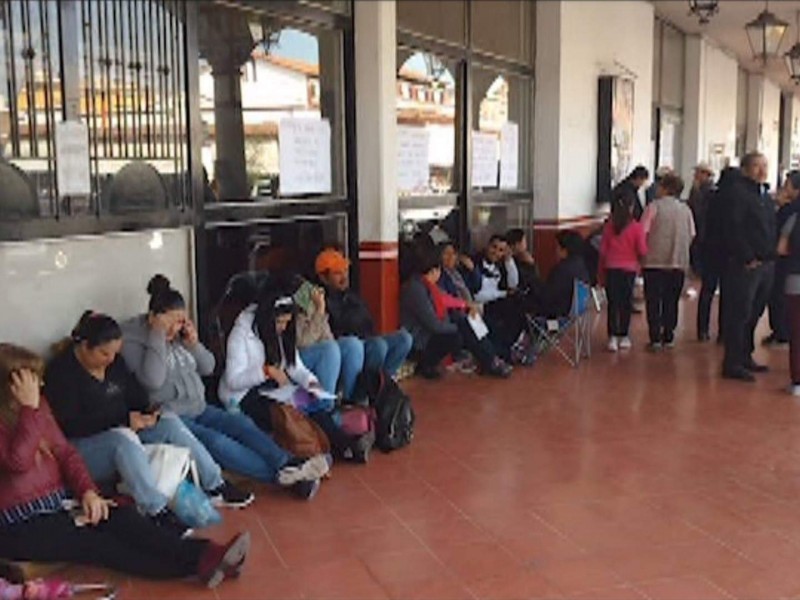 Continúan en paro maestros en Jiquilpan