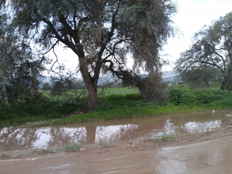 Continúan encharcamientos por lluvias