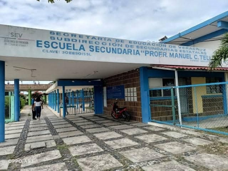 Continúan escriturando a escuelas de Tuxpan