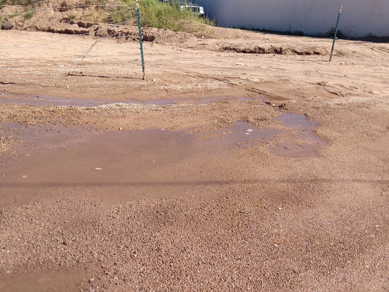 Continúan fugas de agua en Nogales.
