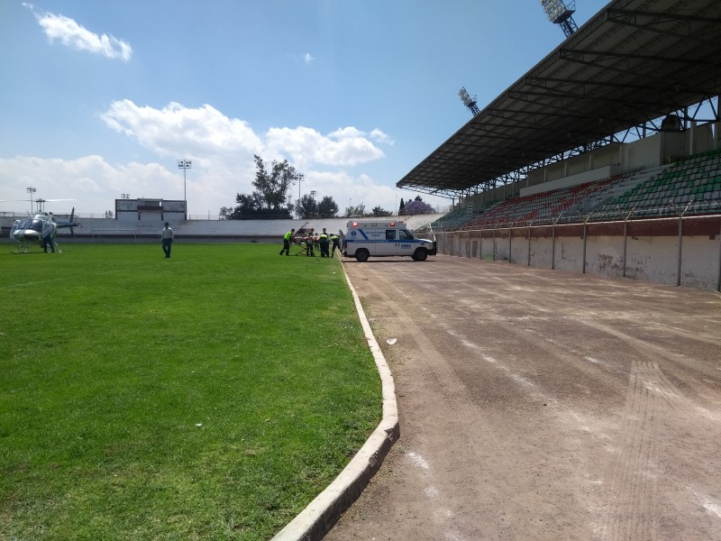 Continúan graves jóvenes tras explosión