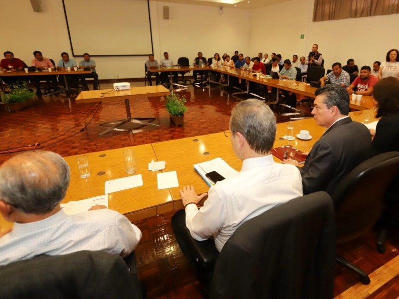 Continúan las mesas de negociación CNTE-Gobierno