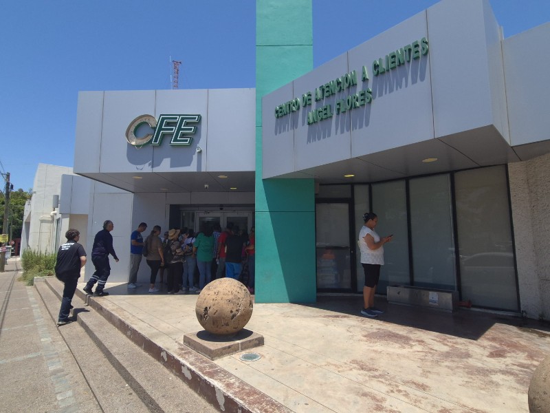 Continúan las protestas en la Comisión Federal de Electricidad; denuncian cortes repentinos