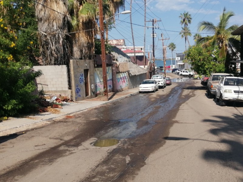 Continúan los derrames de aguas negras en el centro histórico