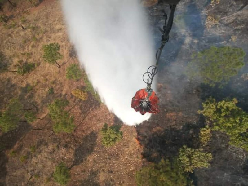 Continúan los trabajos para combatir incendio en Uruapan