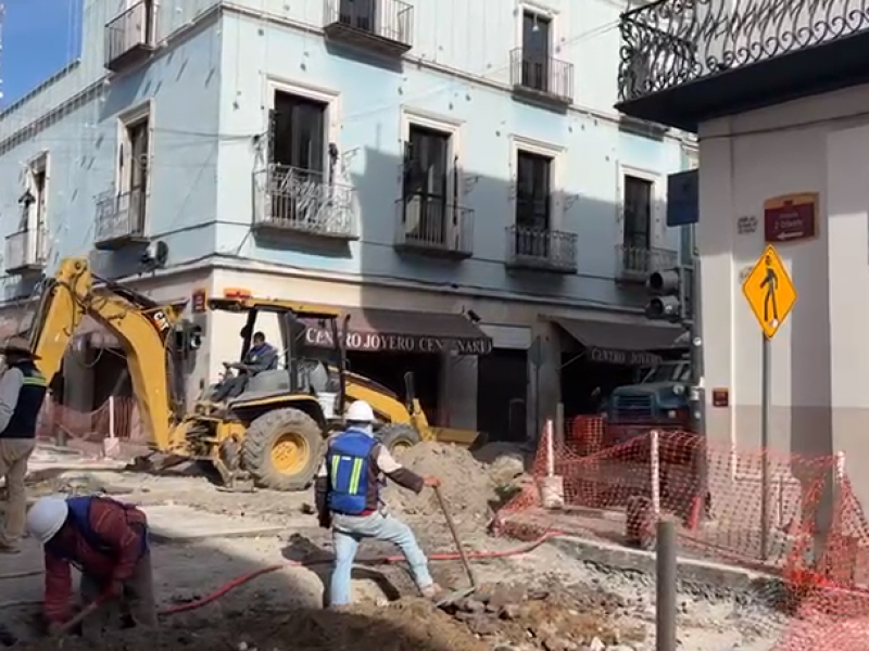 Continúan obras en el centro de la capital poblana