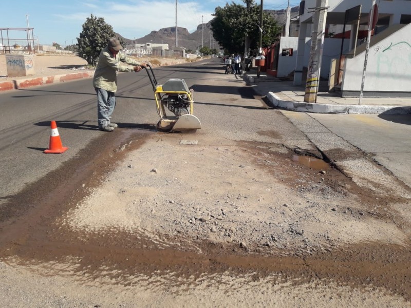 Continúan Obras Públicas acciones de mejoramiento de vialidades