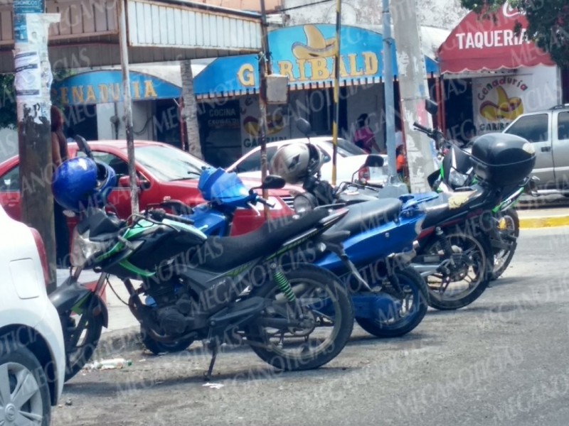 Continúan operativos a motociclistas en Salina Cruz