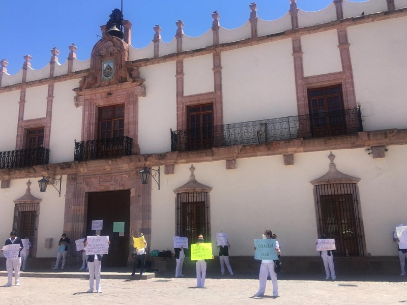 Continúan protestas de enfermeras, piden sueldo digno