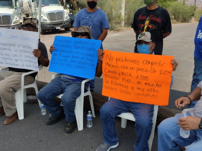 Continúan protestas de pescadores por altos costos de combustible