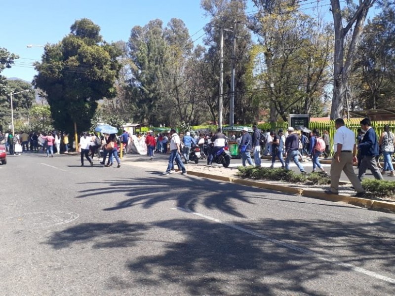 Continúan protestas del STEUABJO