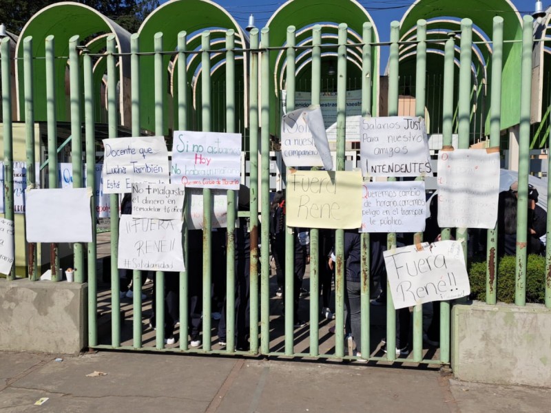 Continúan protestas en la escuela Normal No.1 de Toluca