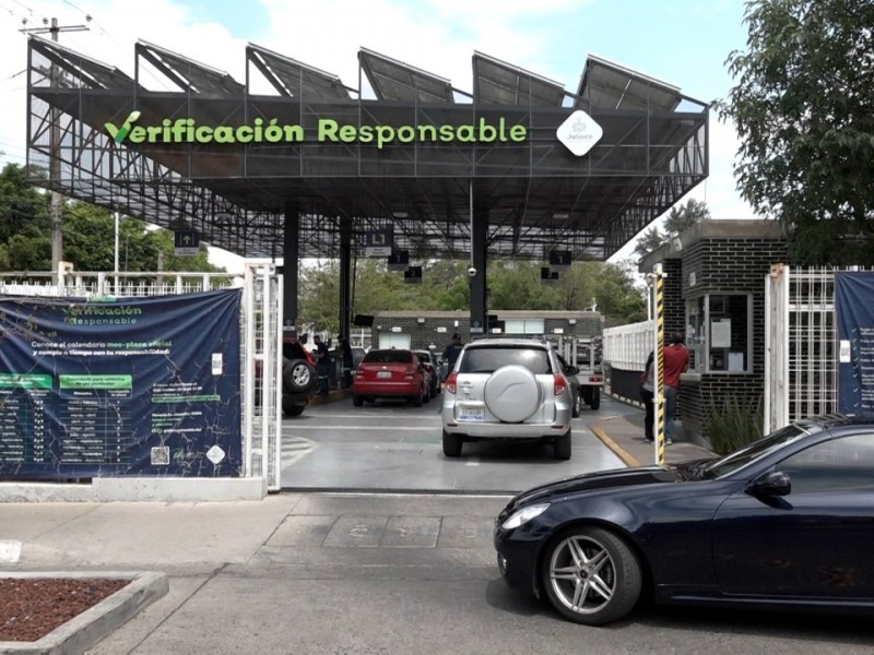 Continúan quejas de automovilistas por la verificación vehicular.