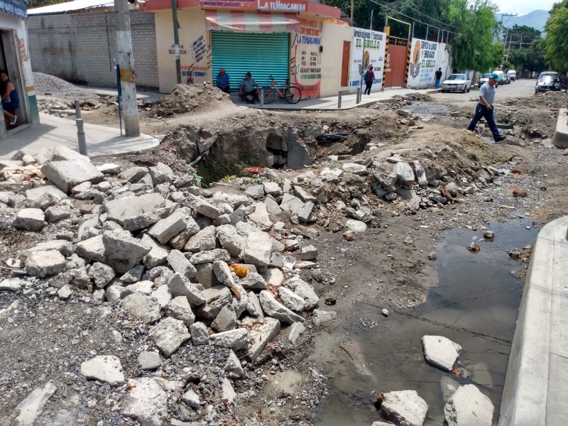 Continúan quejas por obra inconclusa en Acoquiaco