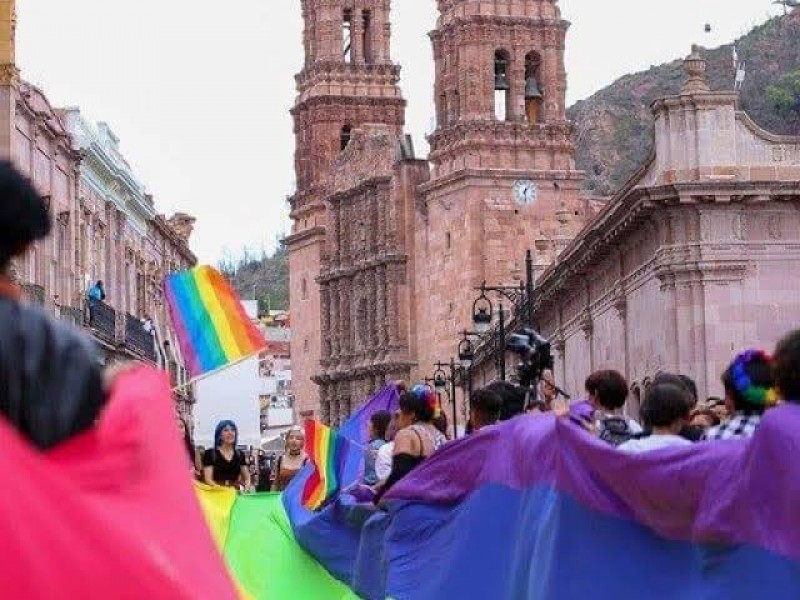 Continuan realizando matrimonios igualitarios en ayuntamiento capitalino