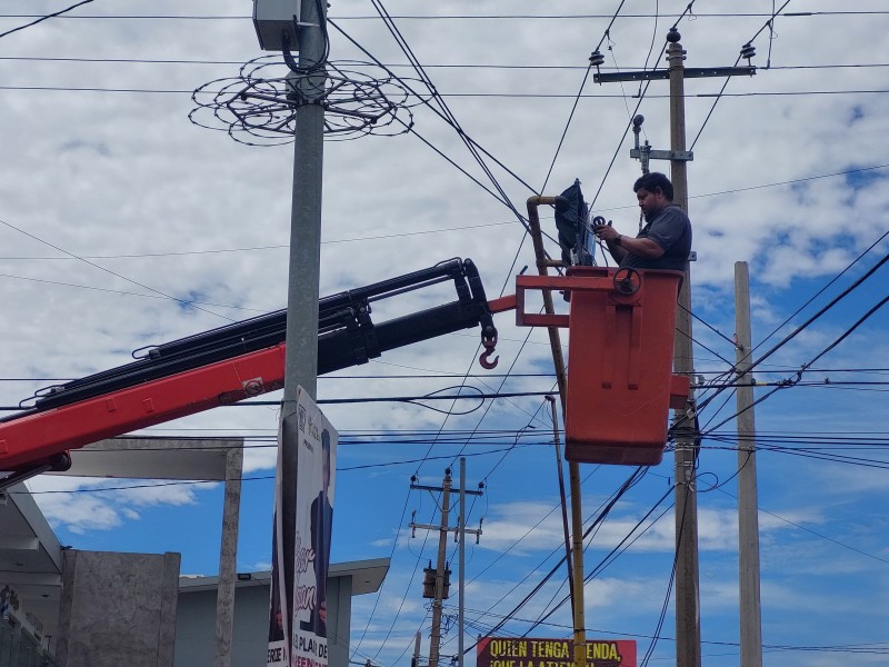Continuan reparaciones de semáforos en Culiacán