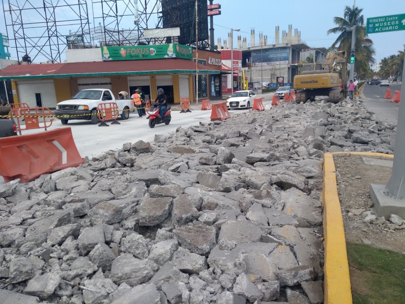 Continúan rompiendo parte del pavimento en bulevar